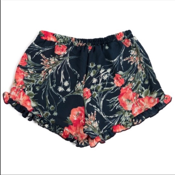 Fashionomics Pants - NWT floral shorts 📦🦋💝🌺